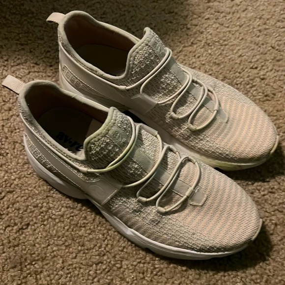 Avre sneakers, like new - Picture 1 of 3